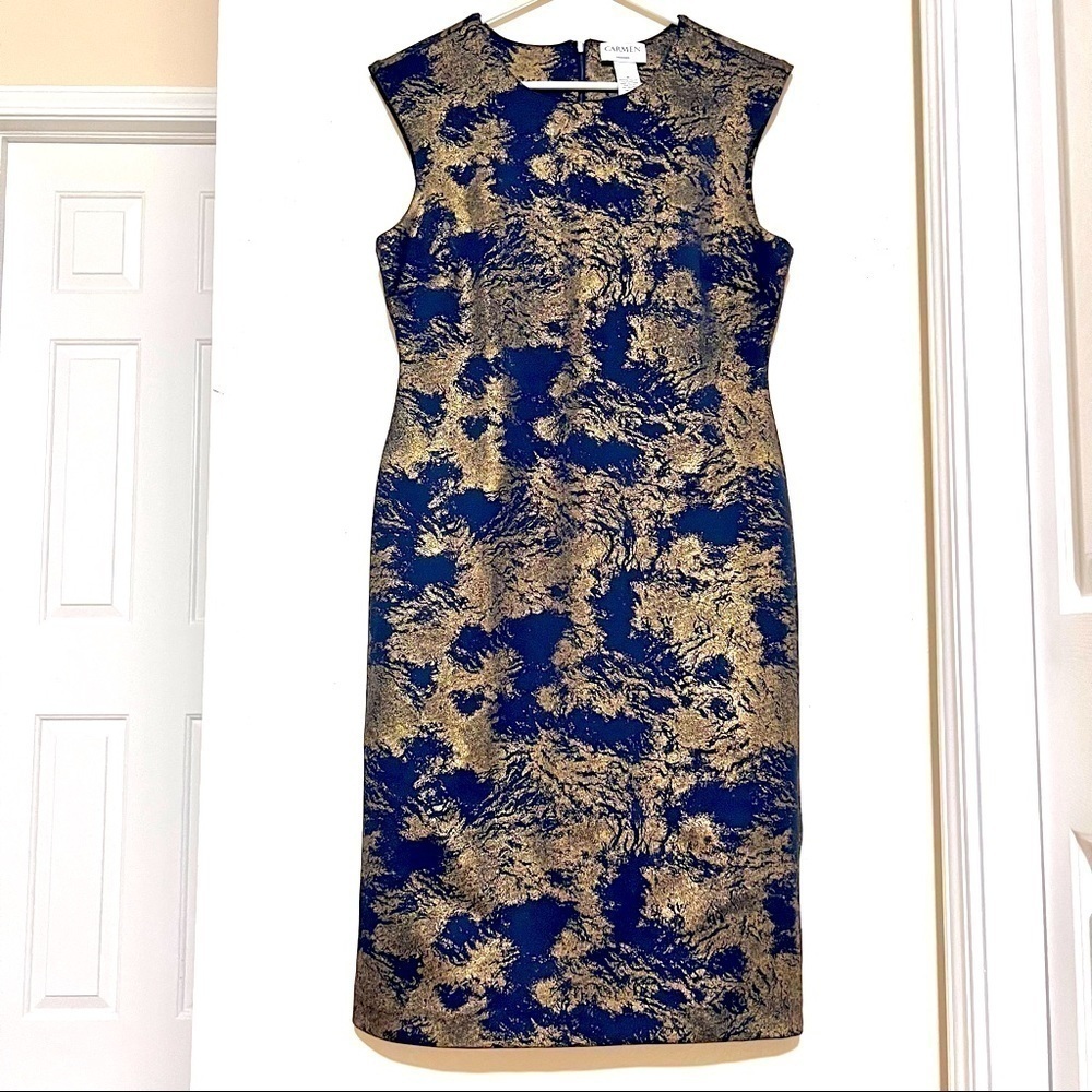 New CARMEN MARC VALVO Navy Blue Gold Foil Sleeveless Scuba Sheath Dress Womens M